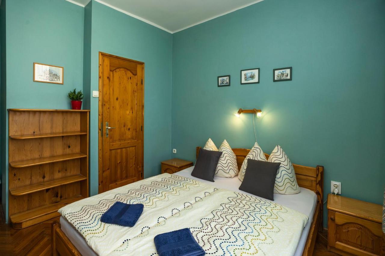 Cecey Vendeghaz Bed & Breakfast เอ็กเกอร์ ภายนอก รูปภาพ
