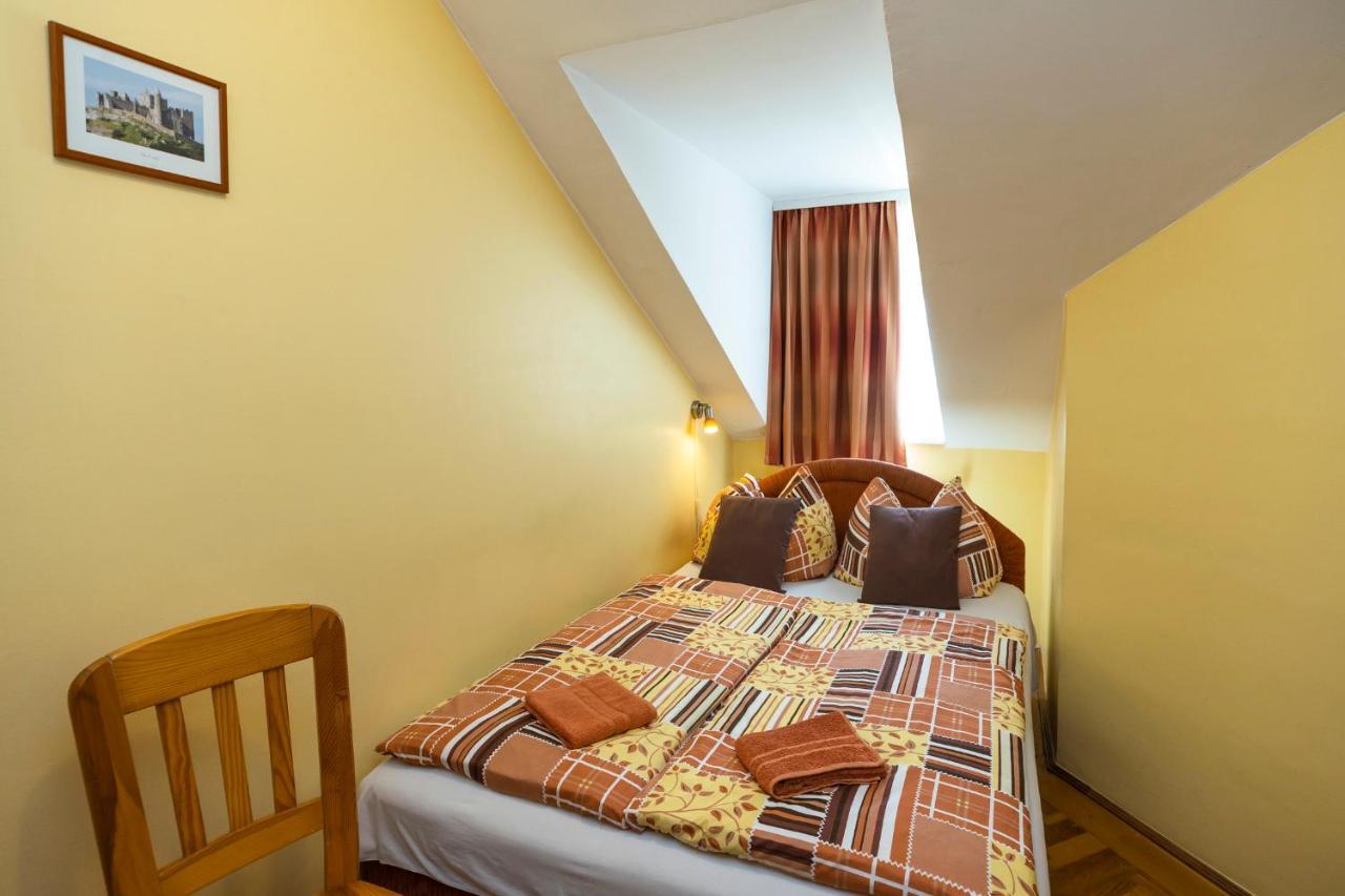 Cecey Vendeghaz Bed & Breakfast เอ็กเกอร์ ภายนอก รูปภาพ