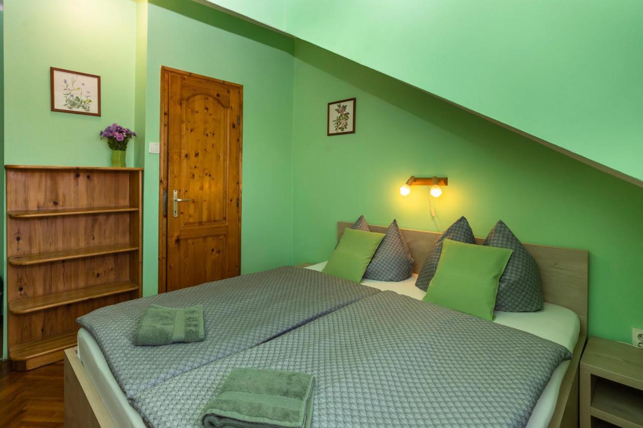 Cecey Vendeghaz Bed & Breakfast เอ็กเกอร์ ภายนอก รูปภาพ