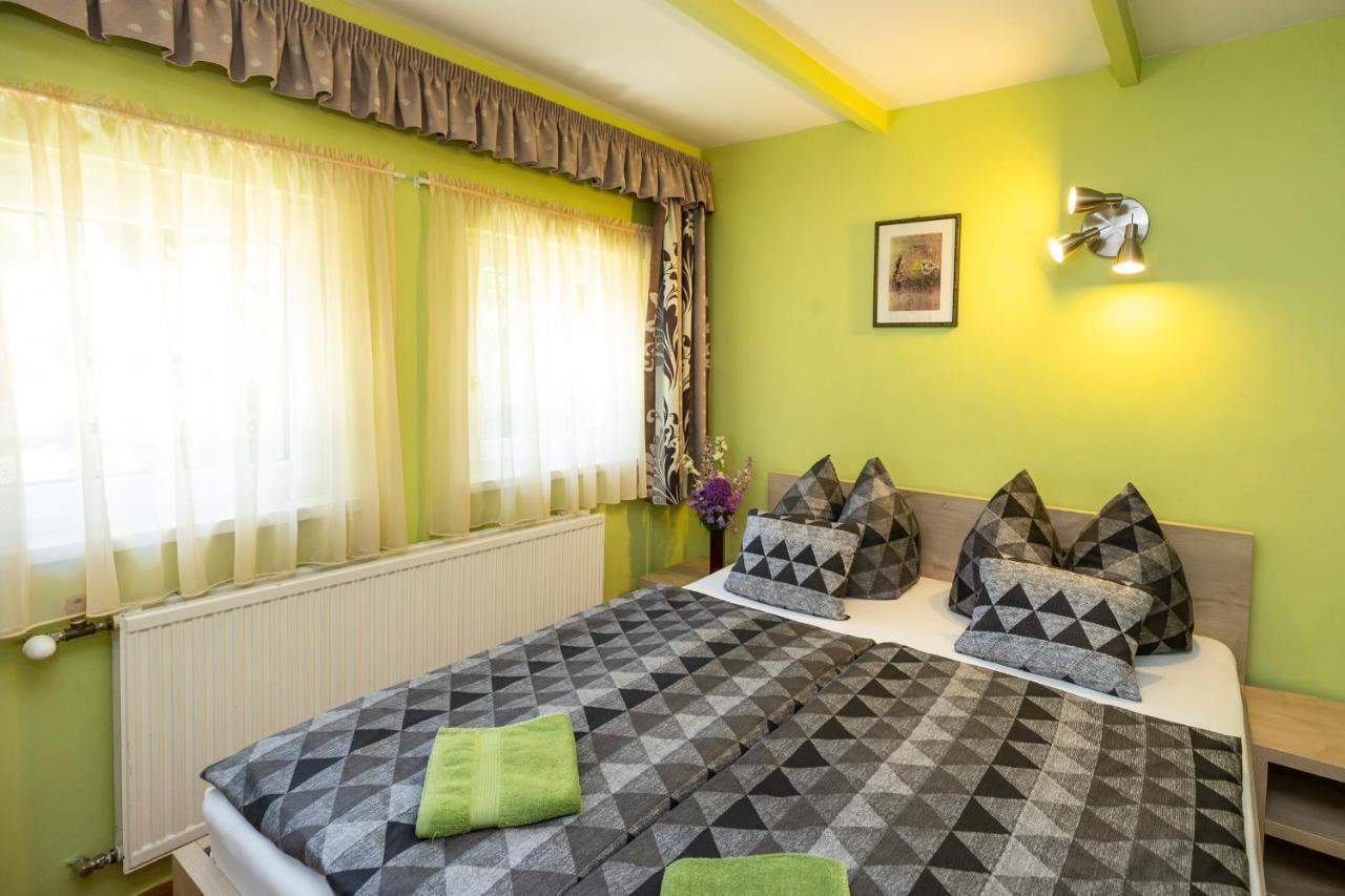 Cecey Vendeghaz Bed & Breakfast เอ็กเกอร์ ภายนอก รูปภาพ