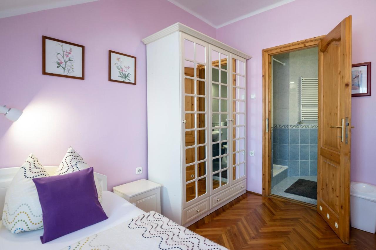 Cecey Vendeghaz Bed & Breakfast เอ็กเกอร์ ภายนอก รูปภาพ