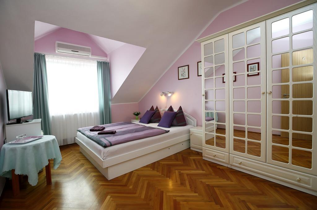 Cecey Vendeghaz Bed & Breakfast เอ็กเกอร์ ห้อง รูปภาพ